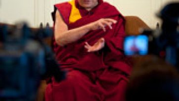 ダライ・ラマ法王、日本にご到着
