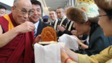 ダライ・ラマ法王、日本にご到着