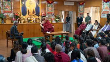 北インドの大学に通う学生たちとの会見